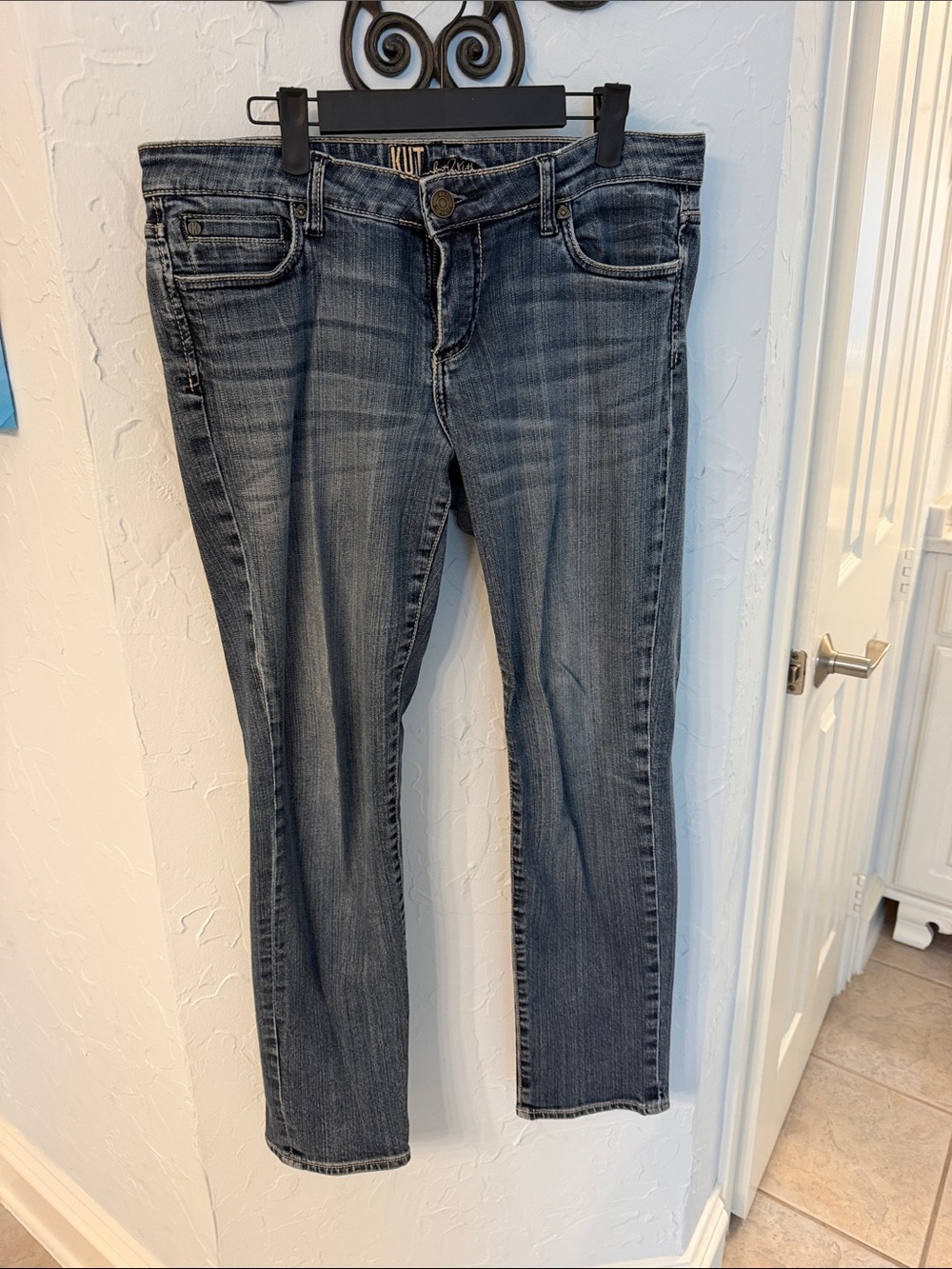 Kut from the Kloth Women's Faded Indigo Straight Leg Jeans